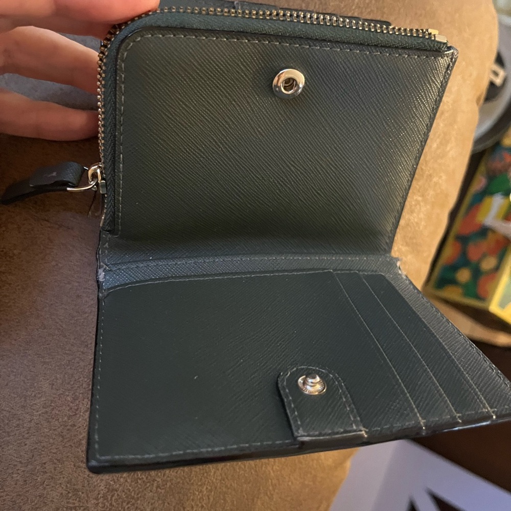 Leather wallet authentic Kate spade pretty army green very good used condition